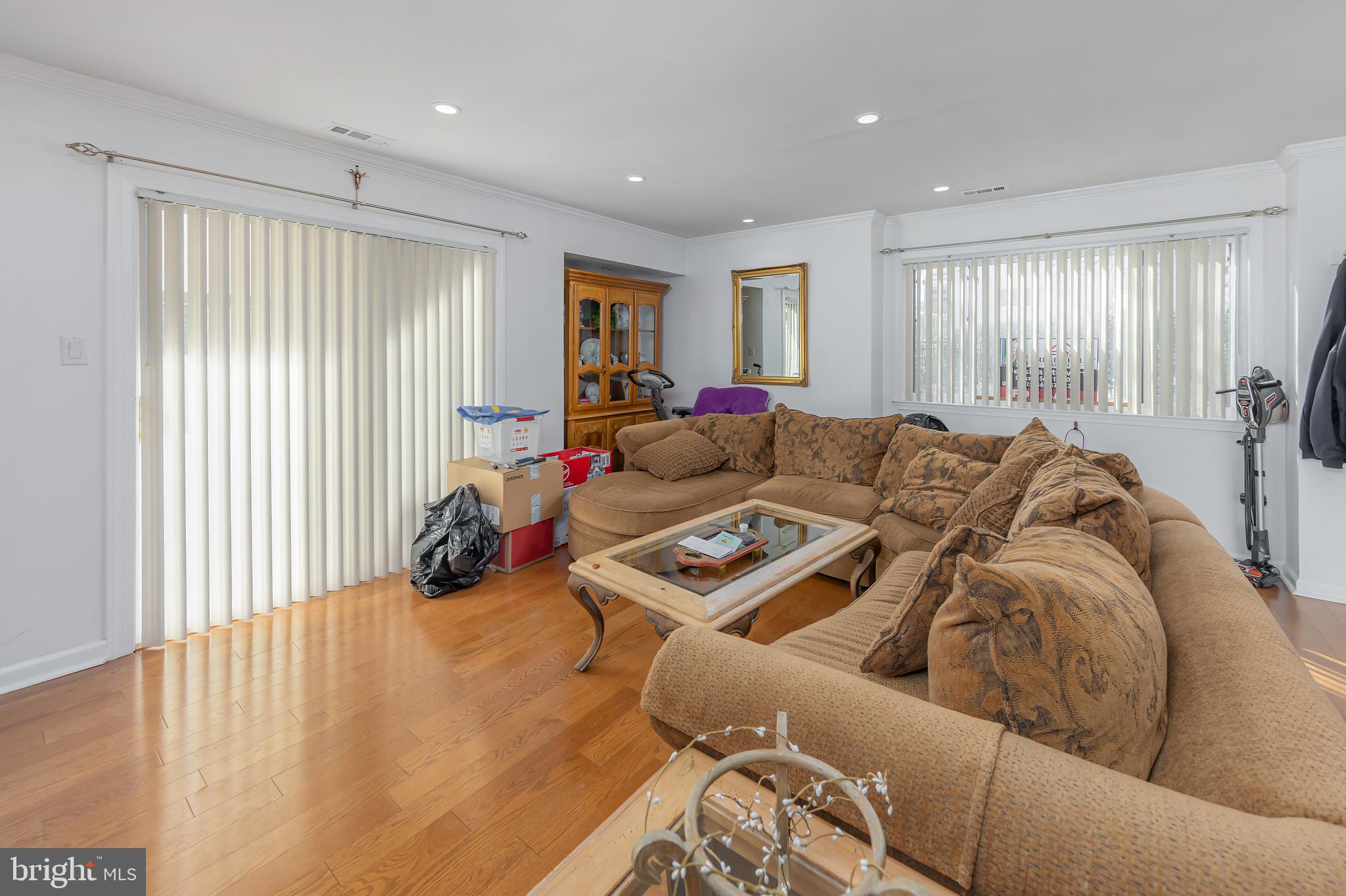 806 Britton Place Voorhees, NJ 08043 - Photo 5 of 16 Living Room