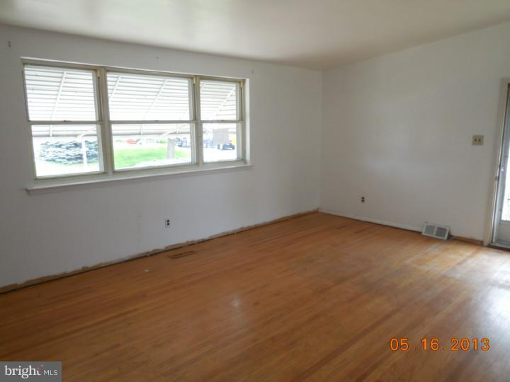 430 Densmore Road Philadelphia, PA 19116 - Photo 5 of 25 Gallery Image 5