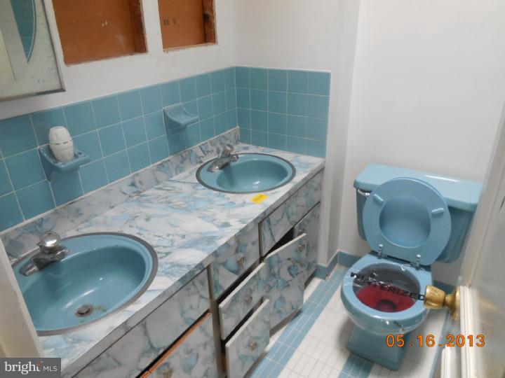 430 Densmore Road Philadelphia, PA 19116 - Photo 10 of 25 Gallery Image 10