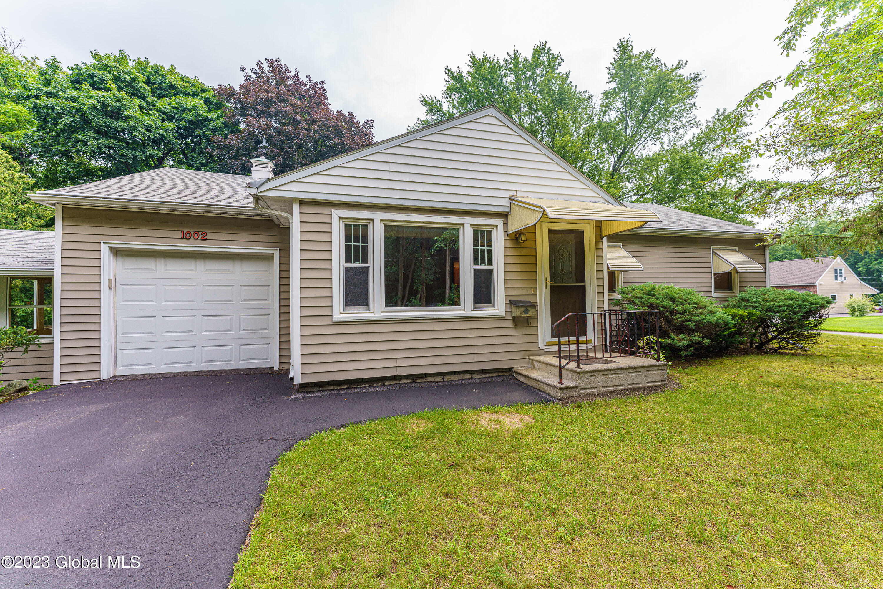1002 Louis Road Rotterdam, NY 12303 - Photo 2 of 6 0 Front (4)