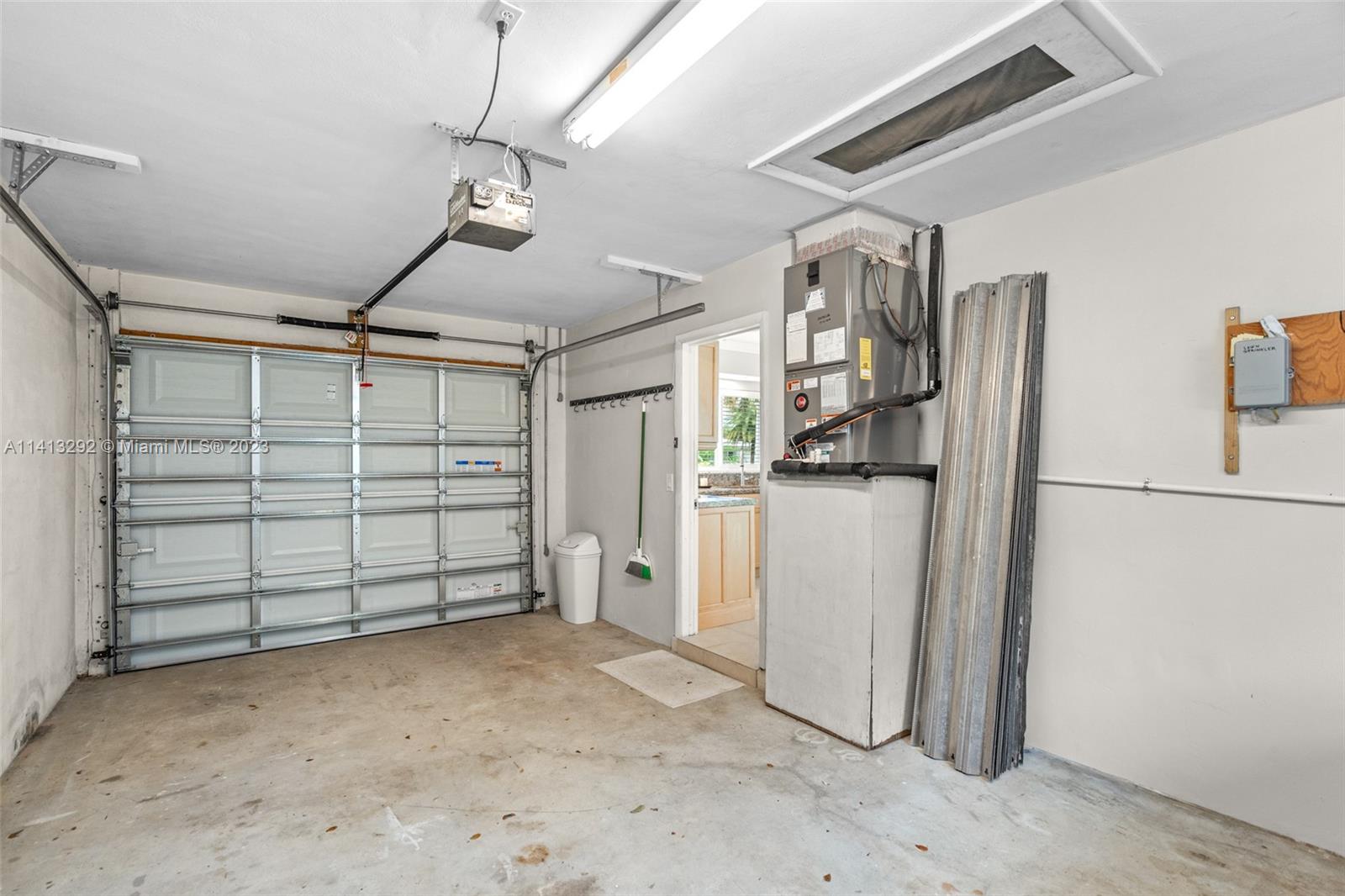 1260 Southwest 9th Street Boca Raton, FL 33486 - Photo 31 of 40 a view of a garage