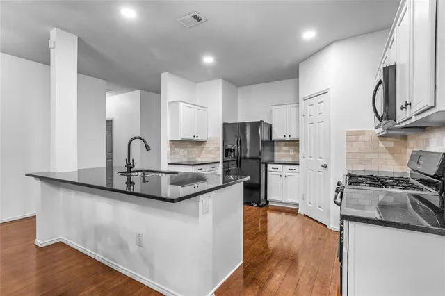 $349,900 | 808 Dunkirk Lane, Arlington, TX 76017