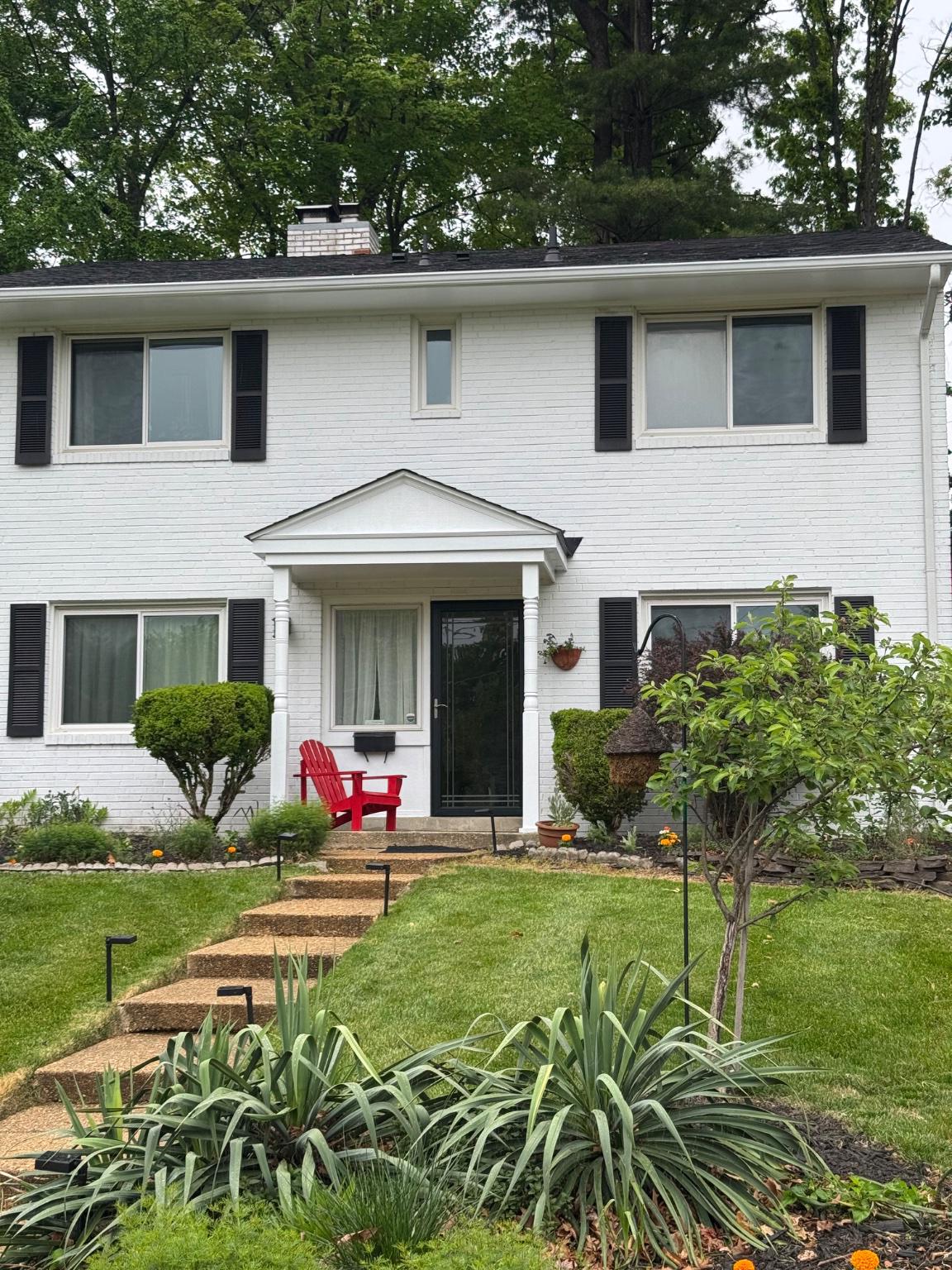 Great Curb appeal and on a cul de sac!