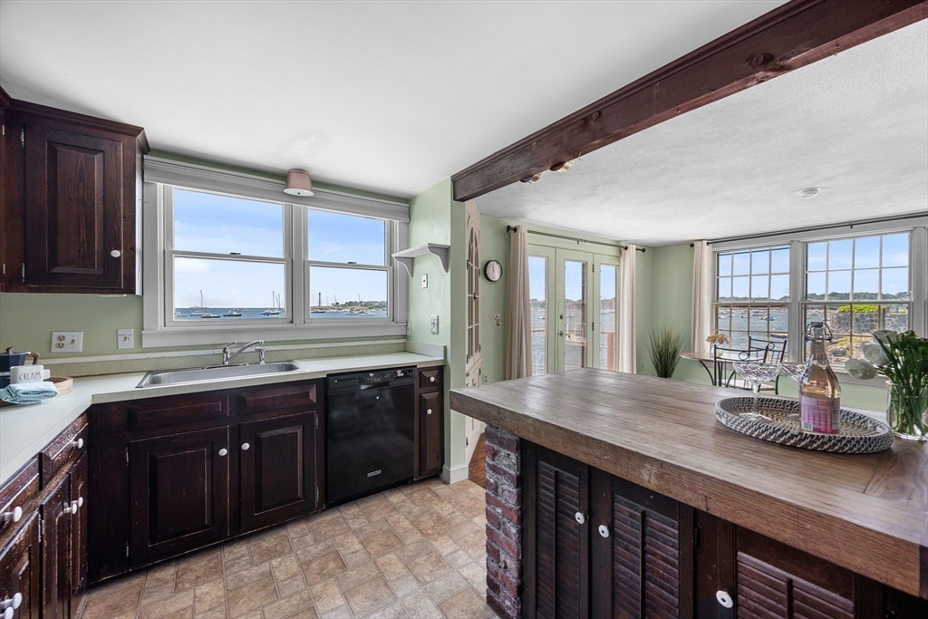 137 R Front Street Marblehead, MA 01945 - Photo 16 of 36