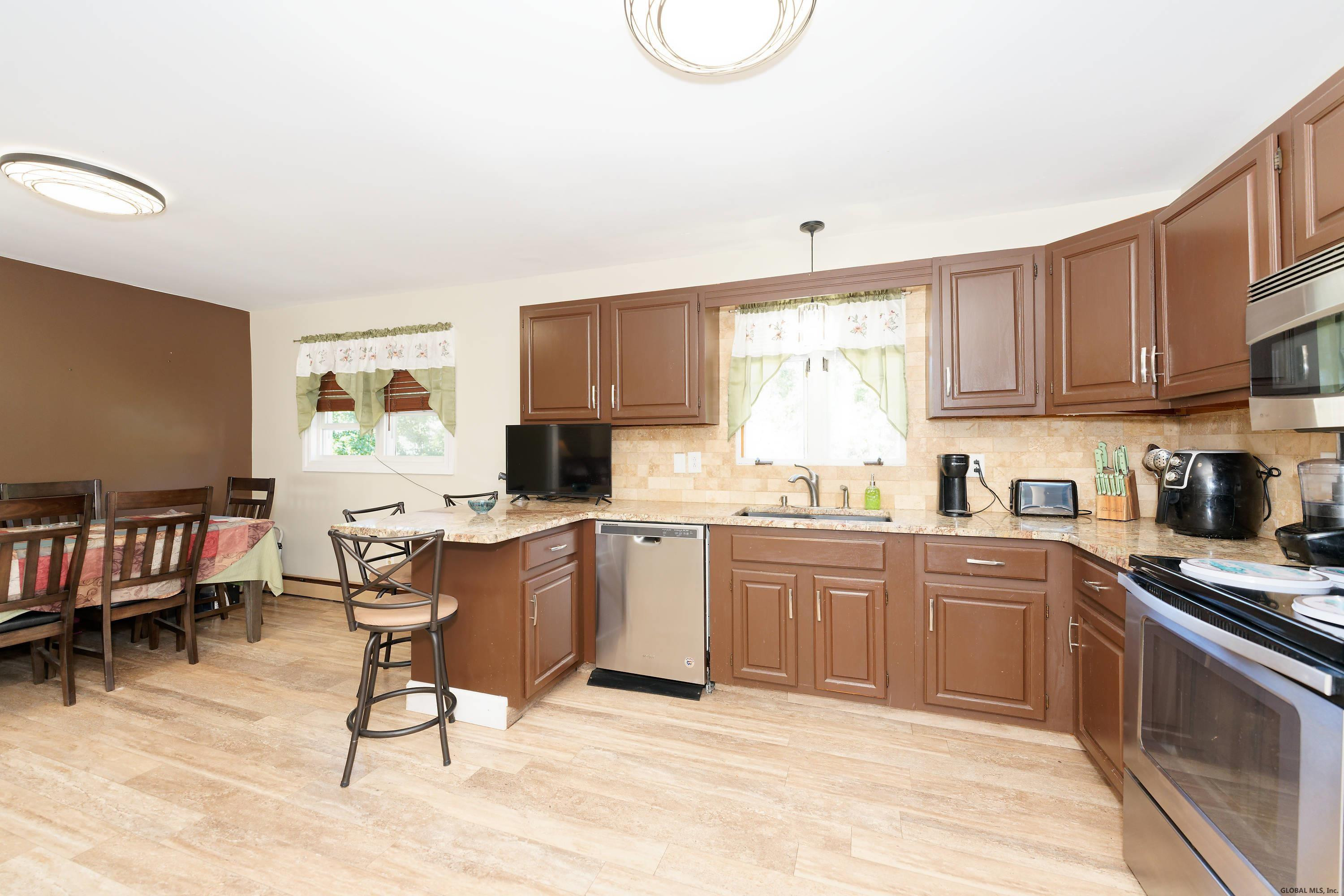 511 Chadwick Road Schenectady, NY 12304 - Photo 14 of 34 Photo 15