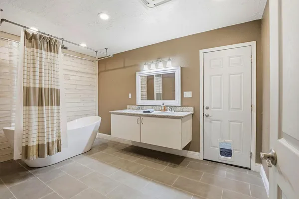 $335,000 | 110 West Hazelwood Drive, Lemoore, CA 93245