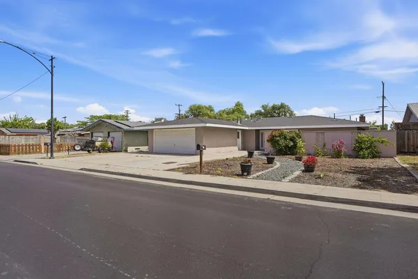 $335,000 | 110 West Hazelwood Drive, Lemoore, CA 93245