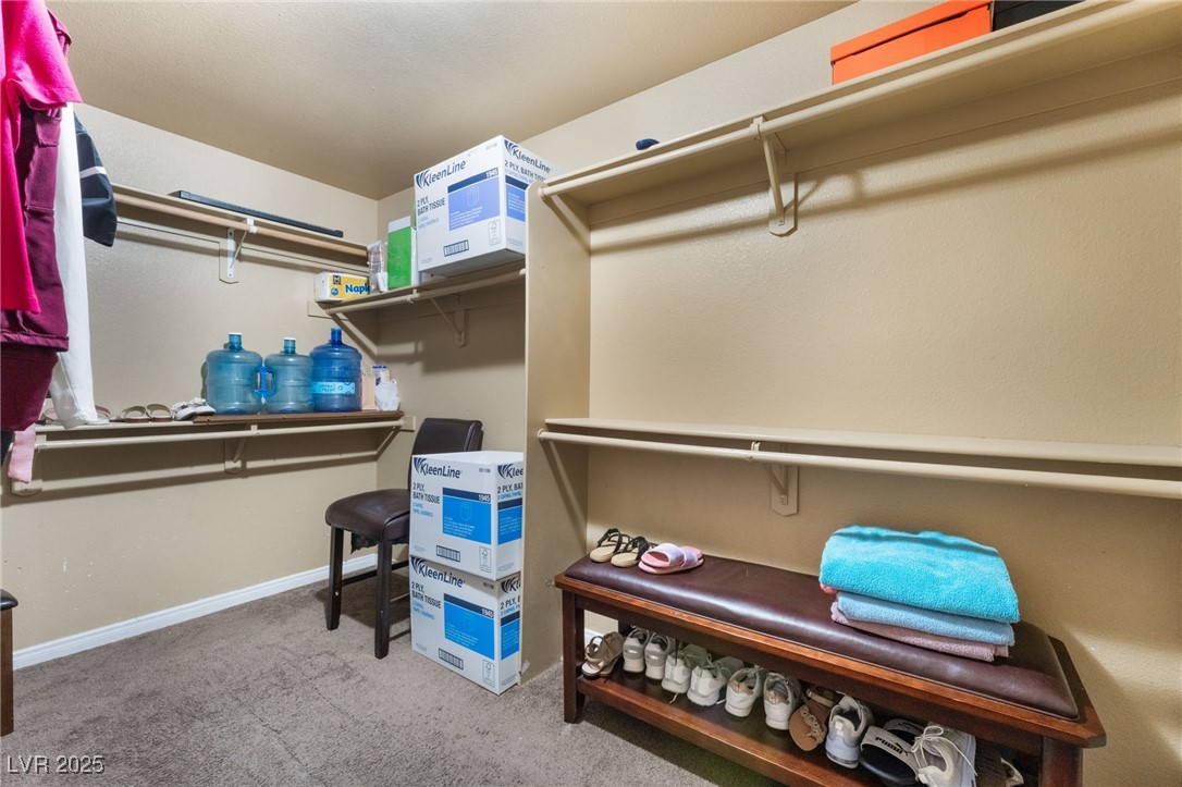 4656 East Desert Inn Road Las Vegas, NV 89121 - Photo 56 of 98 4650 E DI Walk in closet featuring carpet floors