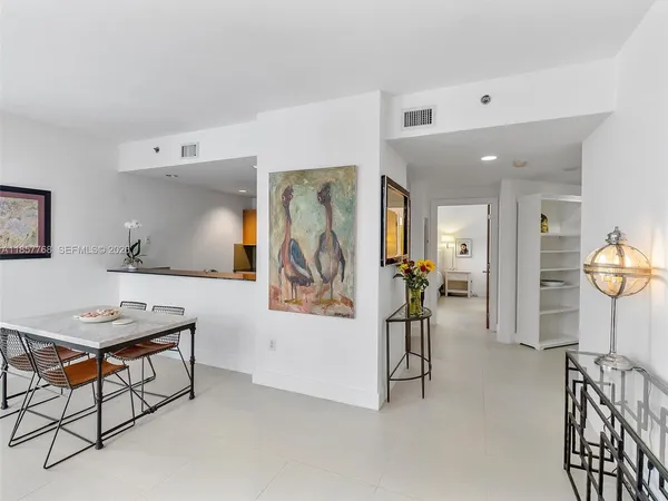 $4,000 | 1060 Brickell Avenue, Unit 3117, Miami, FL 33131