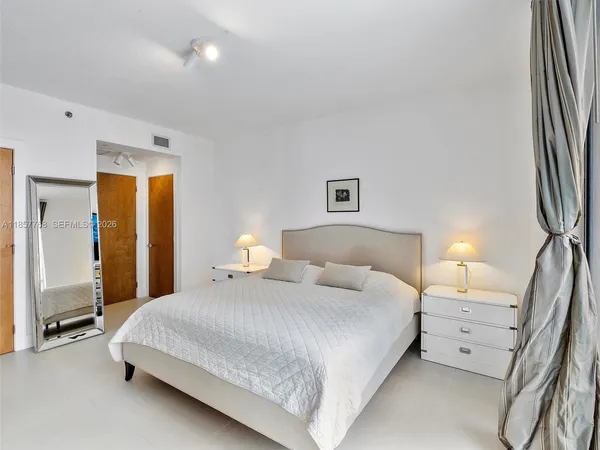 $4,000 | 1060 Brickell Avenue, Unit 3117, Miami, FL 33131