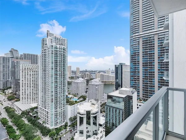 $4,000 | 1060 Brickell Avenue, Unit 3117, Miami, FL 33131