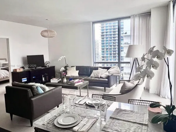 $4,000 | 1060 Brickell Avenue, Unit 3117, Miami, FL 33131