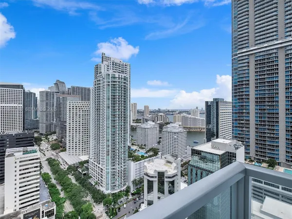 $4,000 | 1060 Brickell Avenue, Unit 3117, Miami, FL 33131
