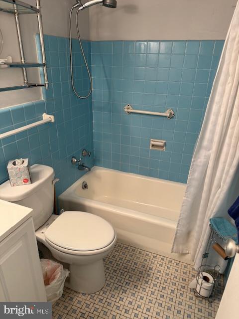 118 South 21st Street, Unit 603 Philadelphia, PA 19103 - Photo 9 of 14 a bathroom with a toilet and a shower