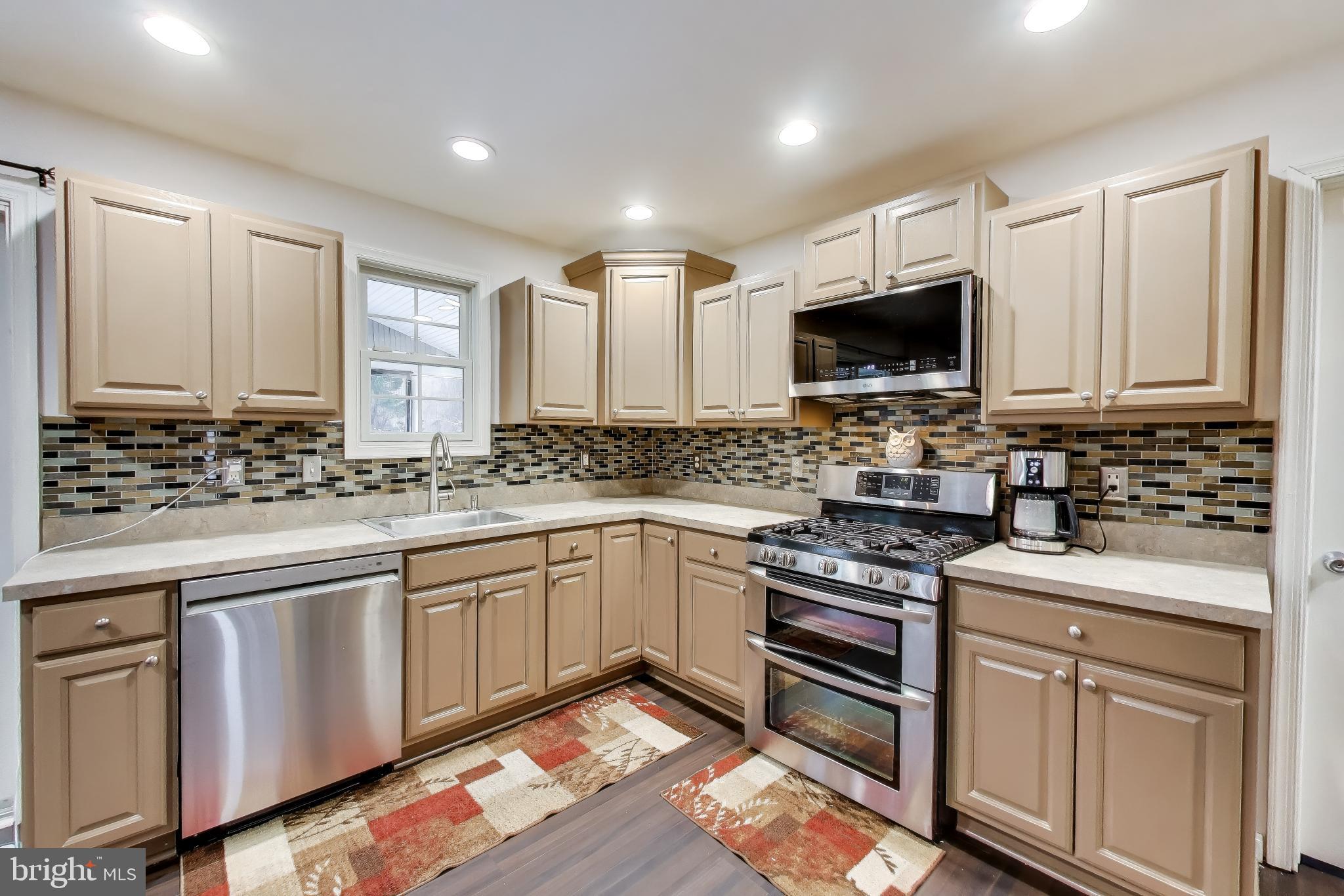 93 Jones Station Road Arnold, MD 21012 - Photo 5 of 46 New Dishwasher & Microwave!