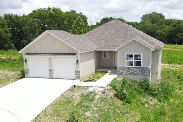 $488,000 | 107 Johnson Circle, Dearborn, MO 64439