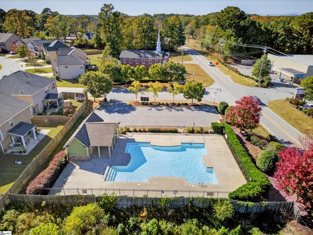 $419,500 | 207 East Deer Drive, Greenville, SC 29611