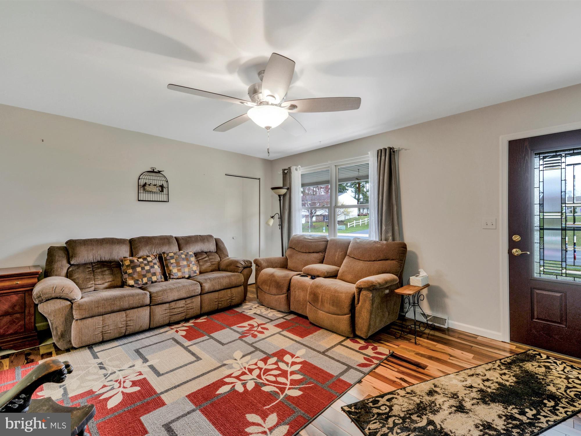 10 Barnhill Road Denver, PA 17517 - Photo 9 of 29 Living Room