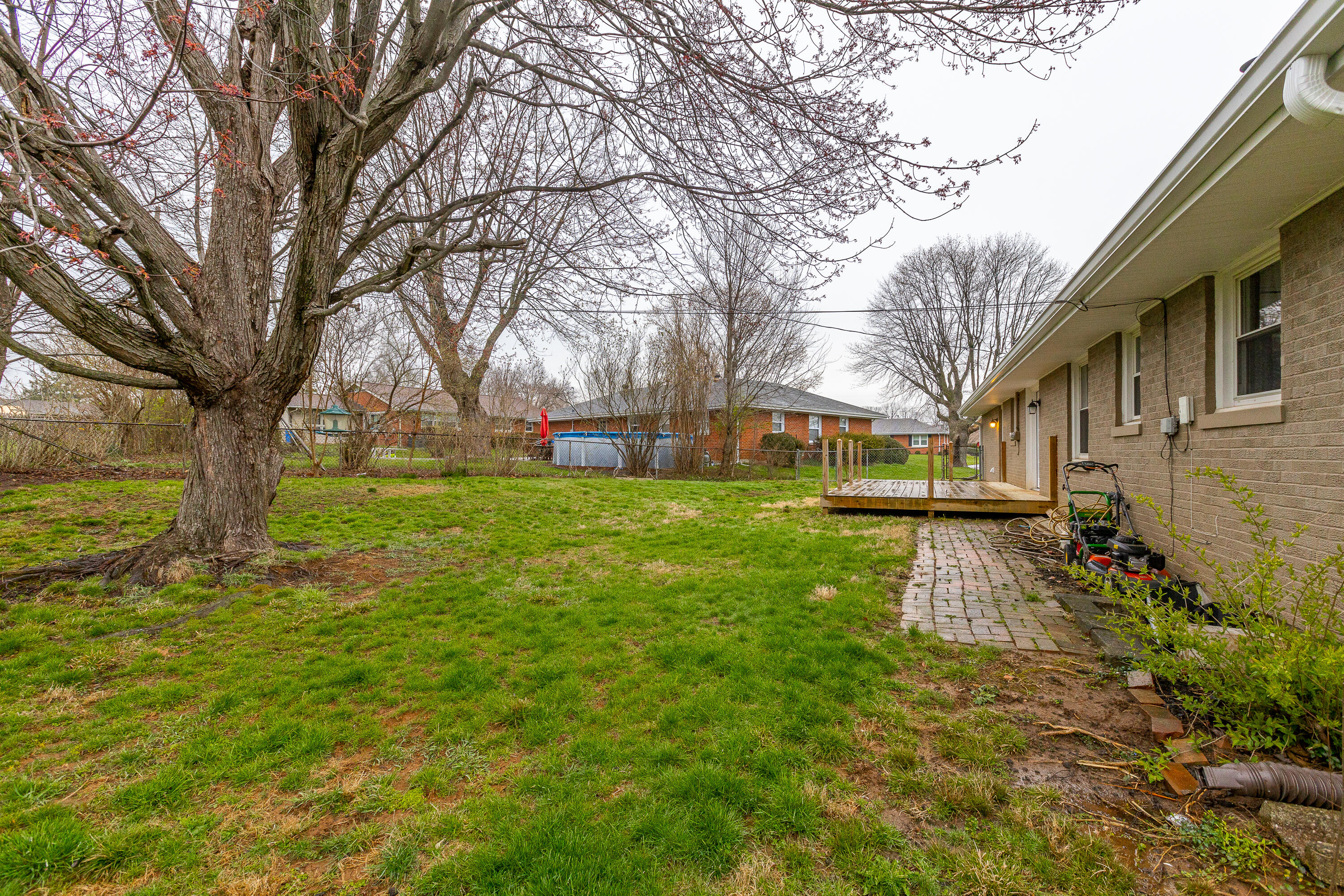 1611 Raleigh Road Lexington, KY 40505 - Photo 28 of 29 1-39