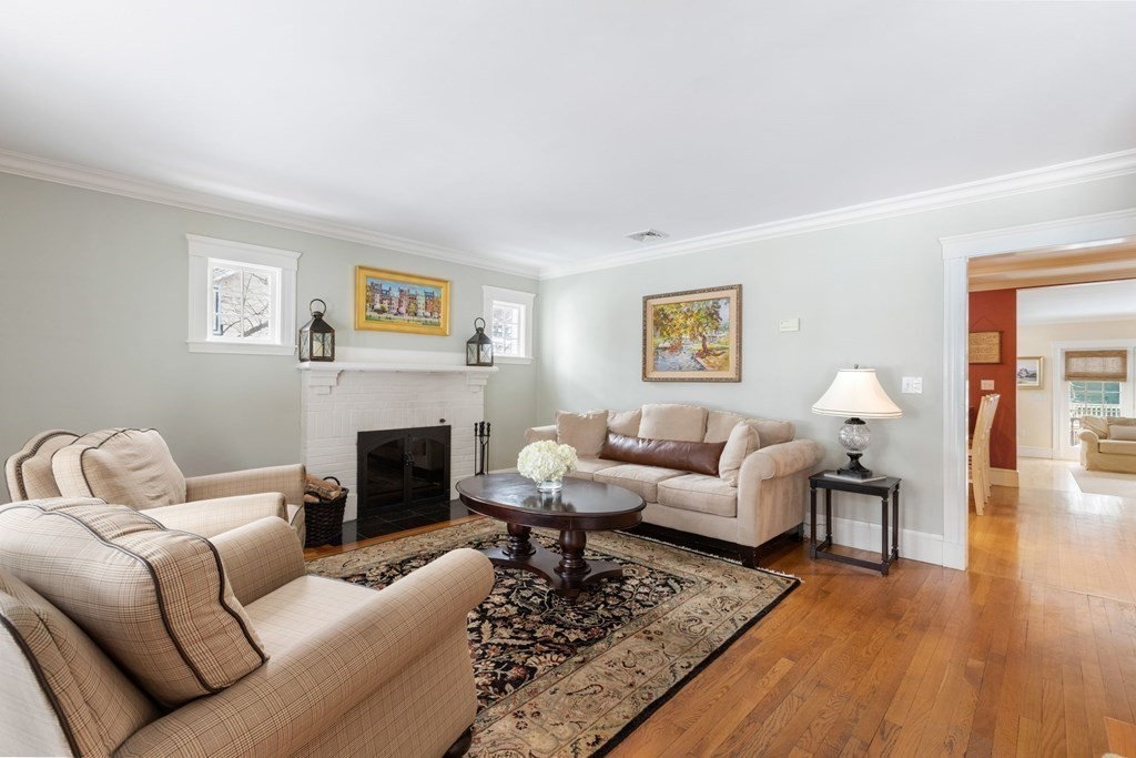 20 Durant Road Wellesley, MA 02482 - Photo 4 of 25
