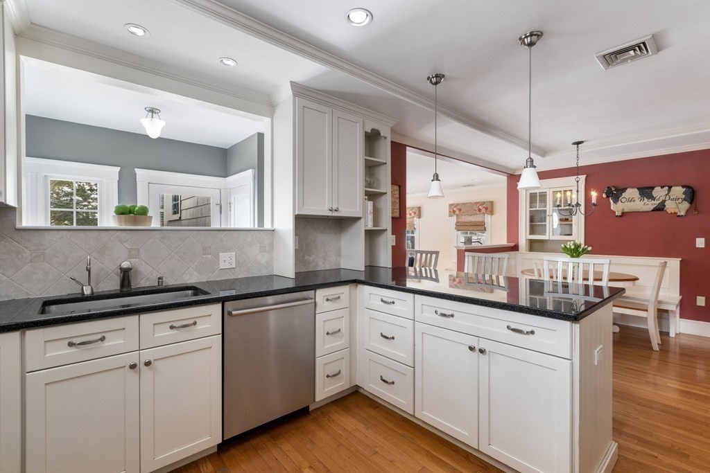 20 Durant Road Wellesley, MA 02482 - Photo 7 of 25