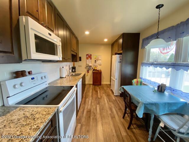 9062 Riverside Drive Grand Ledge, MI 48837 - Photo 3 of 16 IMG_2420