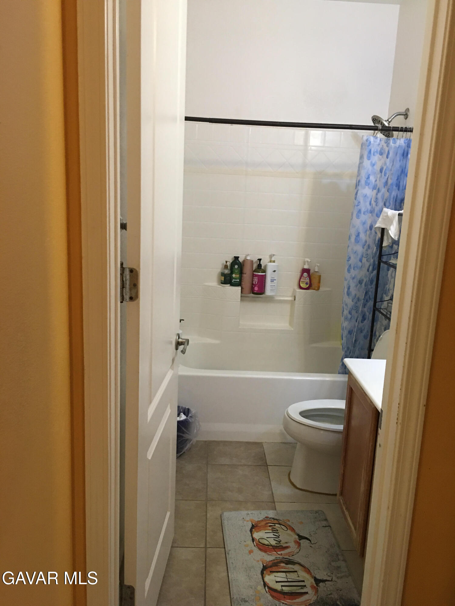 3303 Arious Way Lancaster, CA 93536 - Photo 15 of 43 a bathroom with a toilet and a shower