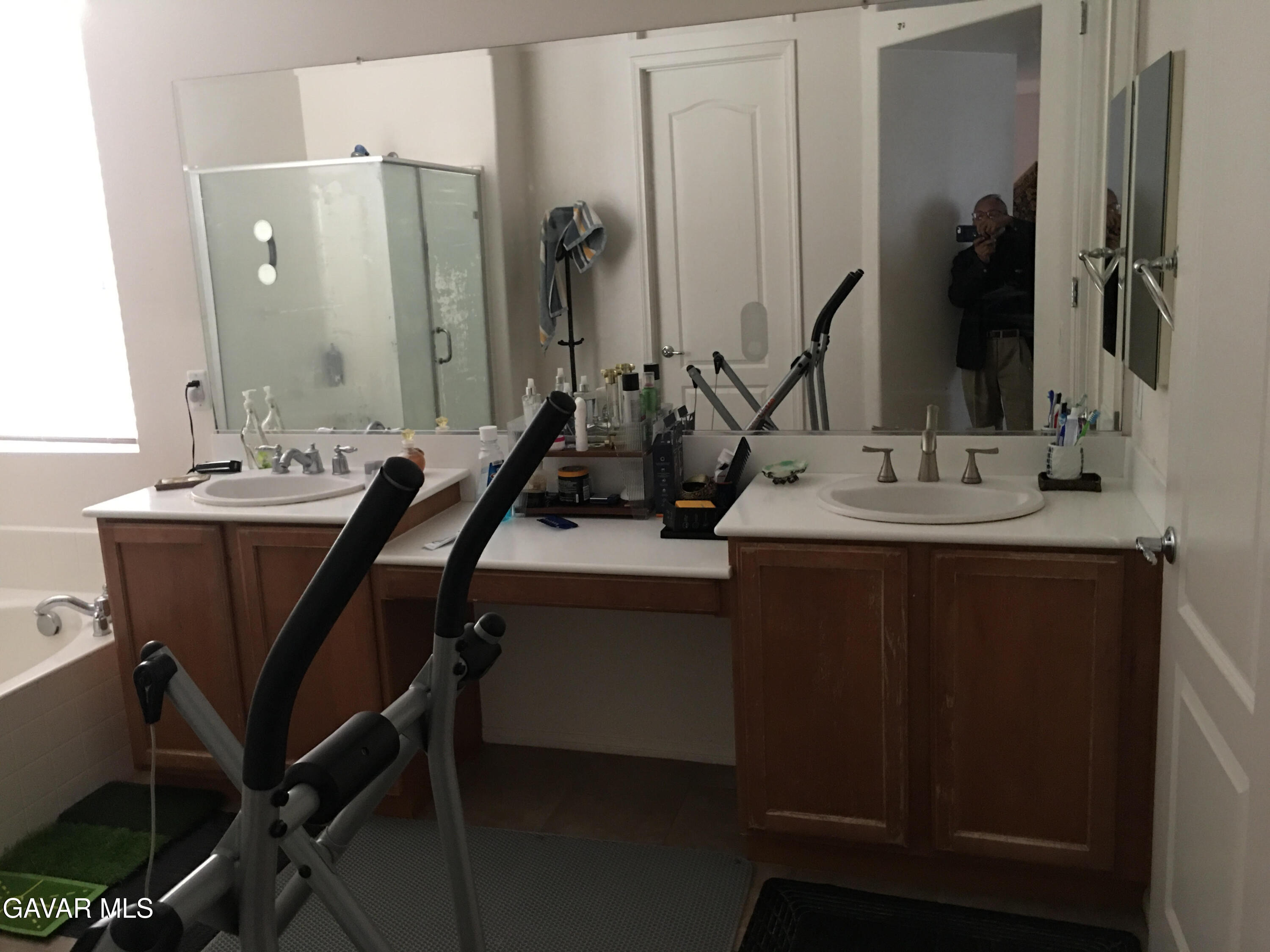 3303 Arious Way Lancaster, CA 93536 - Photo 17 of 43 a bathroom with double vanity sinks and a mirror