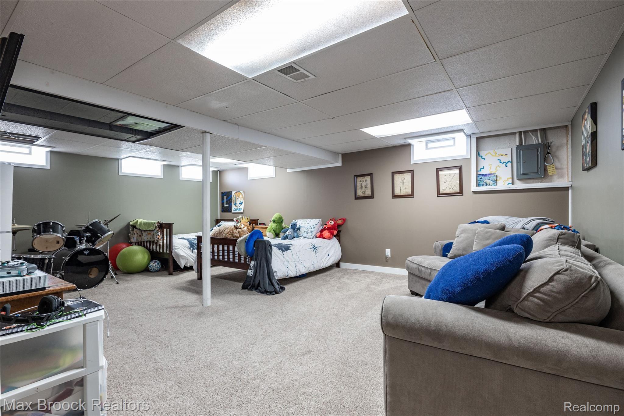 1330 Merry Road Waterford, MI 48328 - Photo 20 of 32 1330 Merry-2.jpg