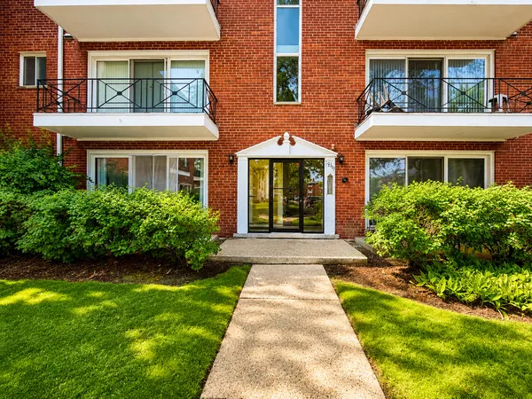 $1,600 | 10115 Old Orchard Court, Unit 101, Skokie, IL 60076