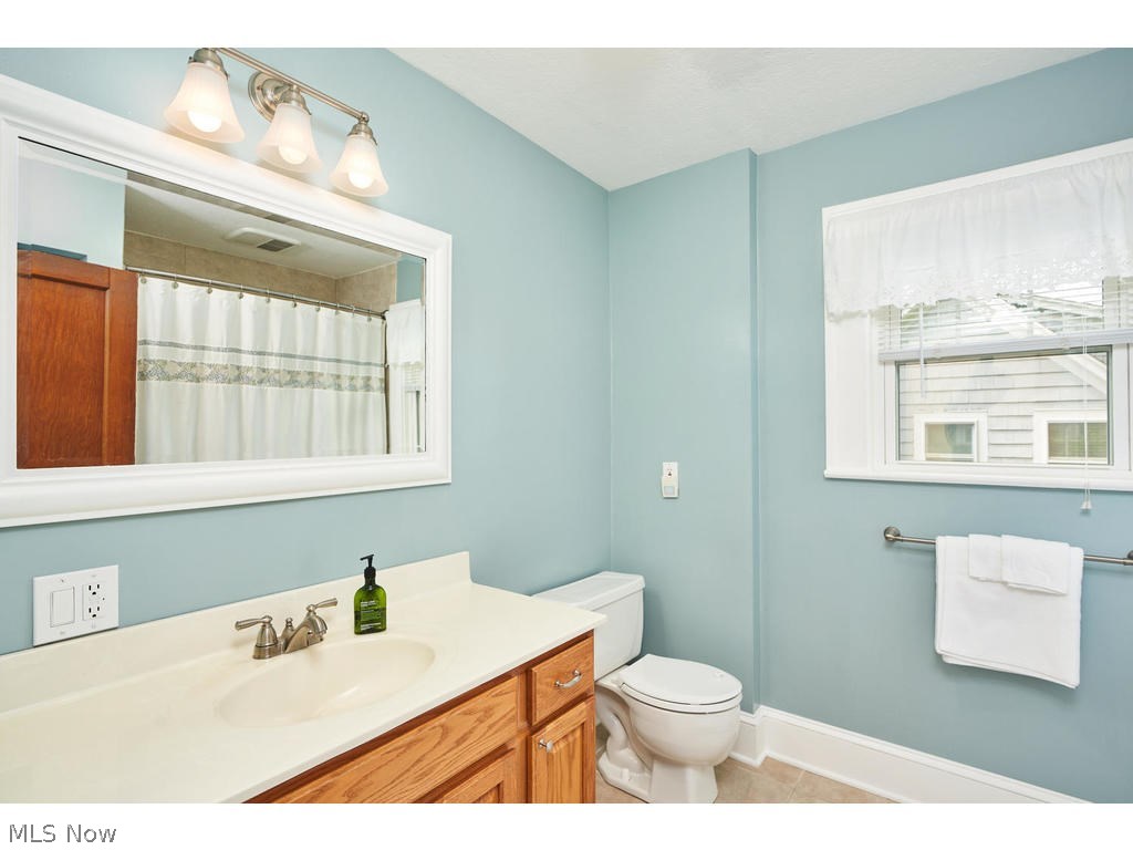 1083 Berwin Street Akron, OH 44310 - Photo 18 of 24 Full bathroom second floor