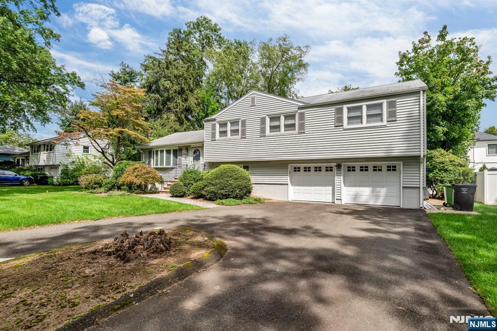 23 Hampshire Road Paramus, NJ 07652 - Photo 2 of 29 Gallery Image 2