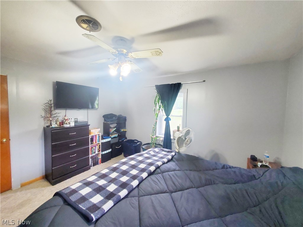 2611 Lyntz Townline Road Southwest Warren, OH 44481 - Photo 17 of 25 Master Bed