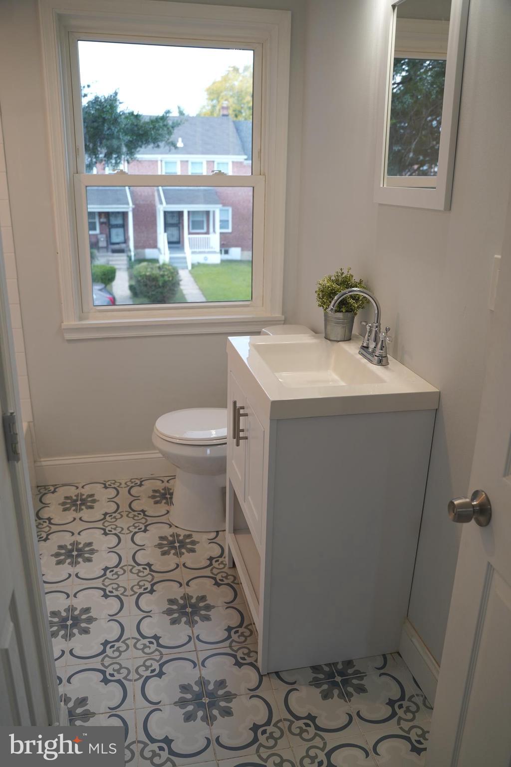 1307 Silverthorne Road Baltimore, MD 21239 - Photo 17 of 33