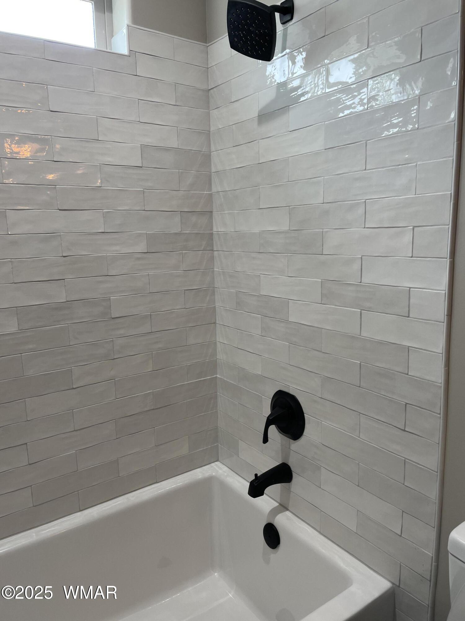 2426 Aspen Run Pinetop, AZ 85935 - Photo 22 of 44 a bathroom with a shower