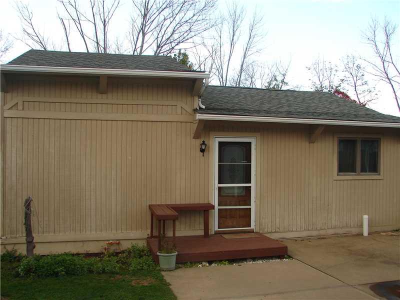 1526 Spring Run Extension Coraopolis, PA 15108 - Photo 5 of 13 Executive Office/Suite.