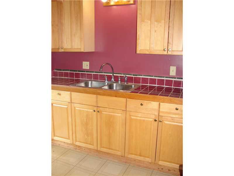 1526 Spring Run Extension Coraopolis, PA 15108 - Photo 6 of 13 Kitchen.