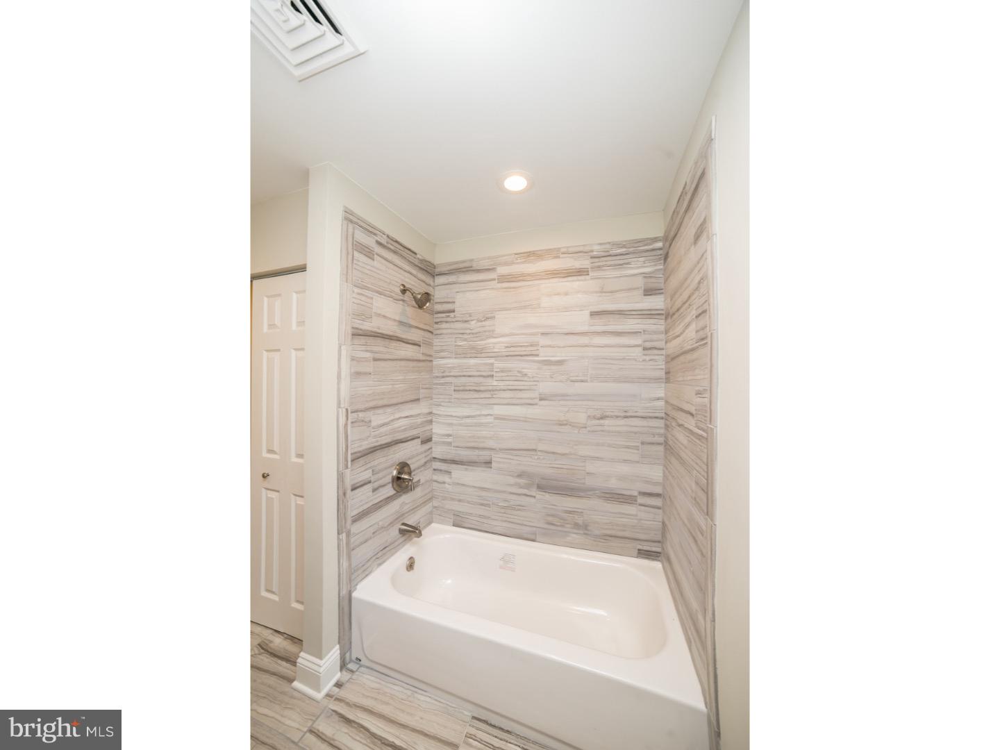 909 West County Line Road Warminster, PA 18974 - Photo 4 of 20