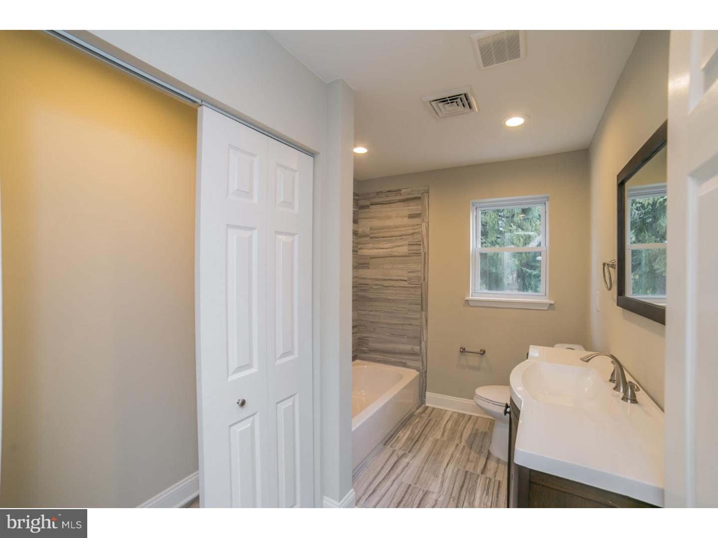 909 West County Line Road Warminster, PA 18974 - Photo 6 of 20