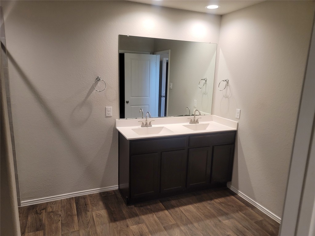846 Autumn Flats Way Rosharon, TX 77583 - Photo 12 of 26 a bathroom with a sink and a mirror