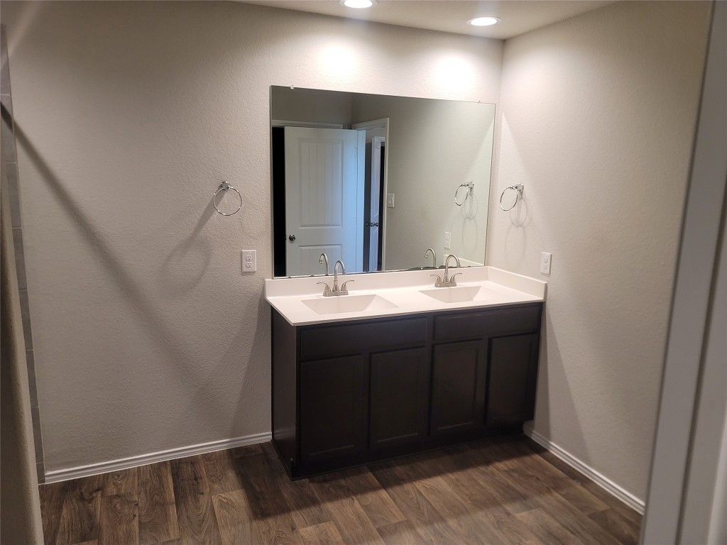 846 Autumn Flats Way Rosharon, TX 77583 - Photo 10 of 26 a bathroom with a sink and a mirror