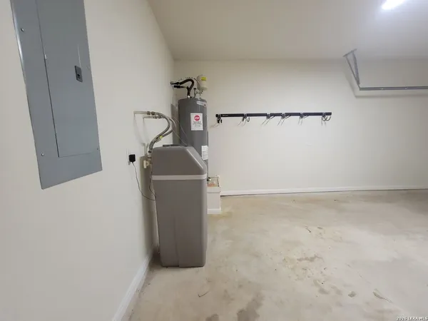 $1,725 | 2318 Tulipwood Cove, Unit 101, San Antonio, TX 78245