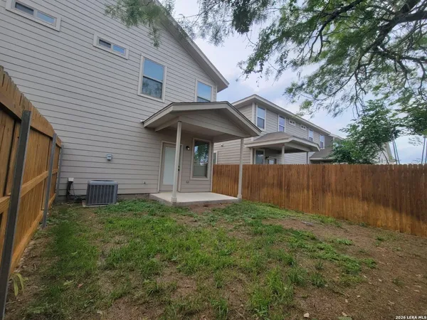 $1,725 | 2318 Tulipwood Cove, Unit 101, San Antonio, TX 78245