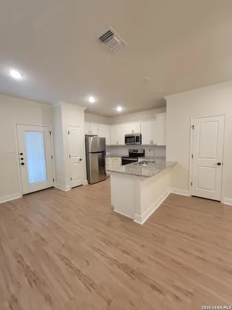 $1,725 | 2318 Tulipwood Cove, Unit 101, San Antonio, TX 78245