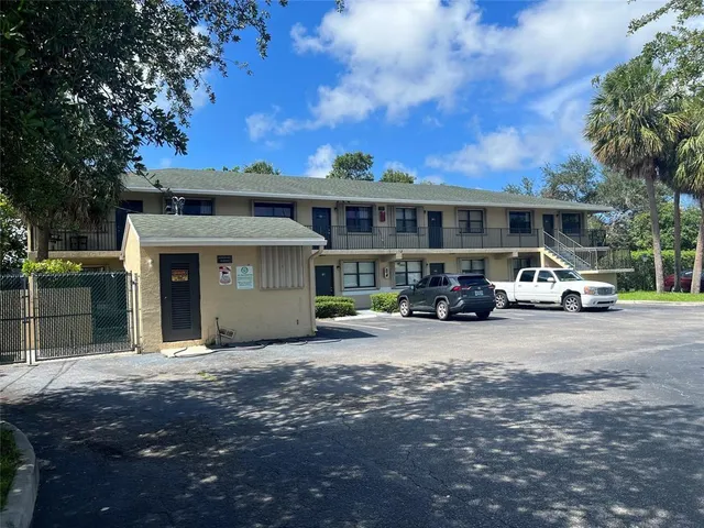 $2,000 | 179 Southeast 3rd Street, Unit 203, Deerfield Beach, FL 33441