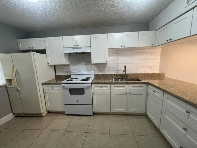 $2,000 | 179 Southeast 3rd Street, Unit 203, Deerfield Beach, FL 33441