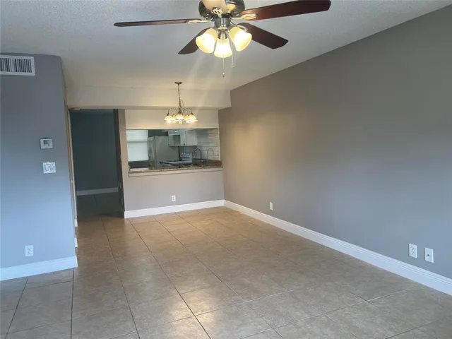 $2,000 | 179 Southeast 3rd Street, Unit 203, Deerfield Beach, FL 33441