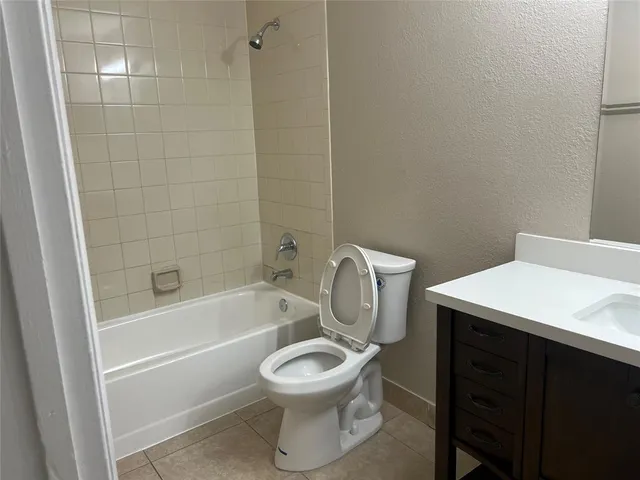 $2,000 | 179 Southeast 3rd Street, Unit 203, Deerfield Beach, FL 33441