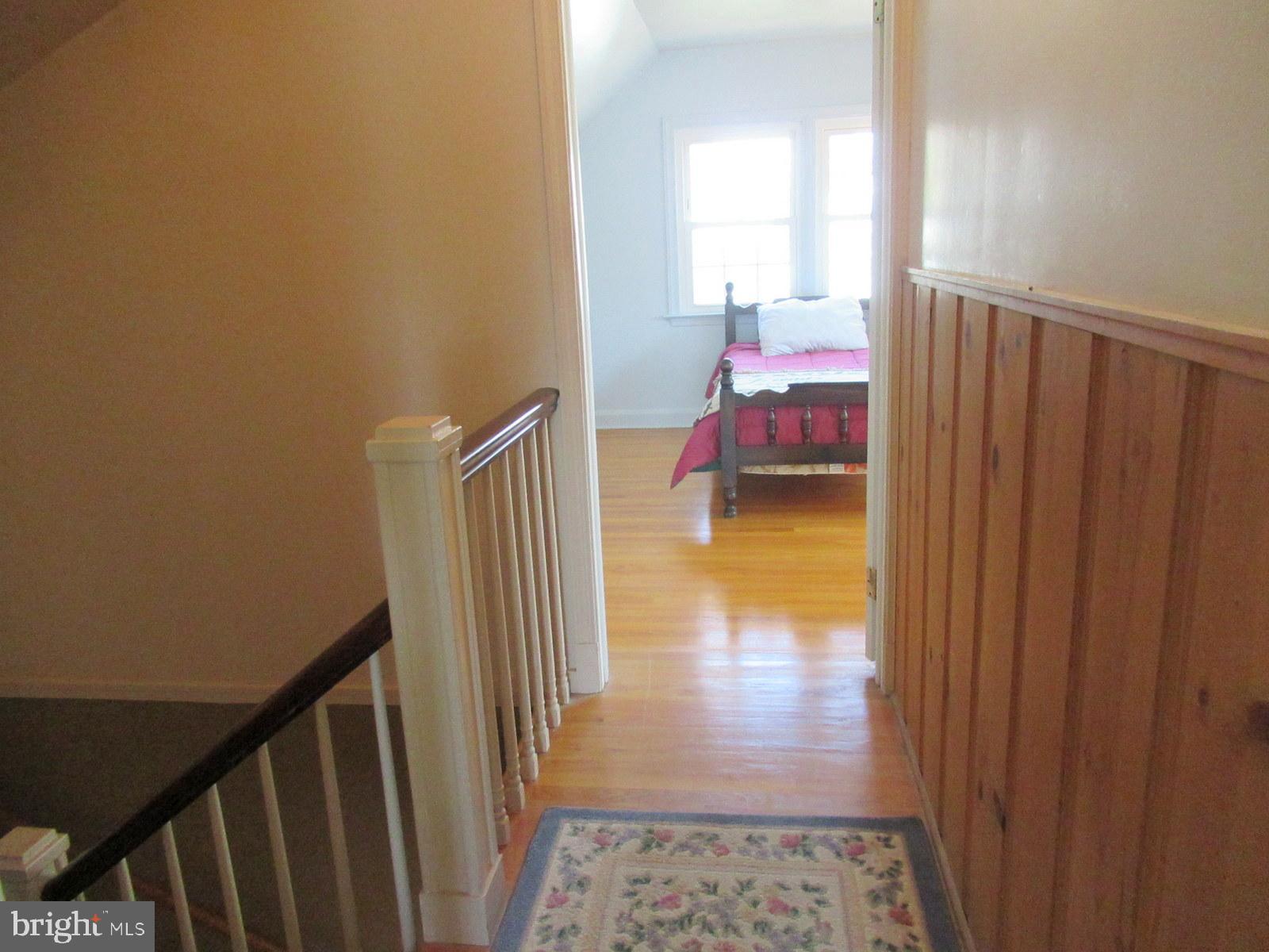 105 Overcrest Road Towson, MD 21286 - Photo 25 of 34 Upper level hallway