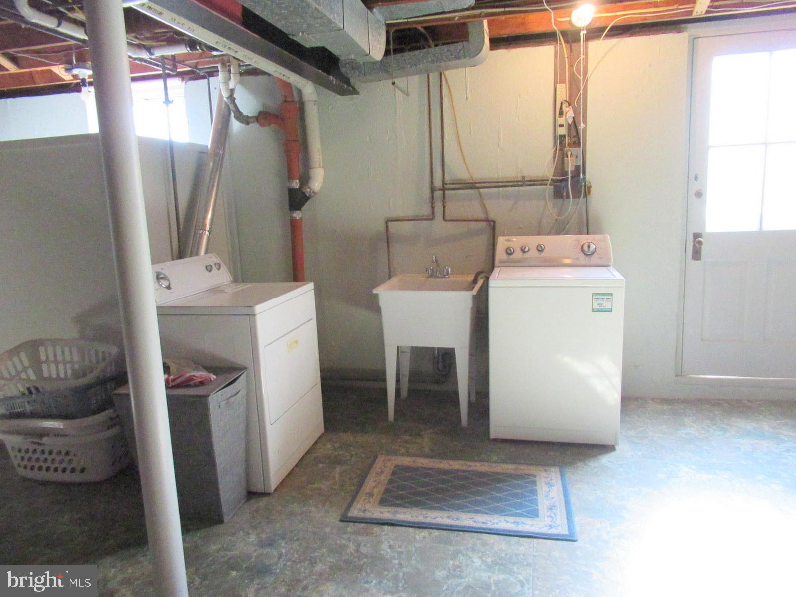 105 Overcrest Road Towson, MD 21286 - Photo 29 of 34 Washer and Dryer
